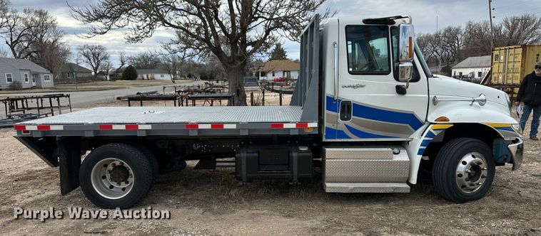 image for item OA9618 2013 International 4300 semi truck