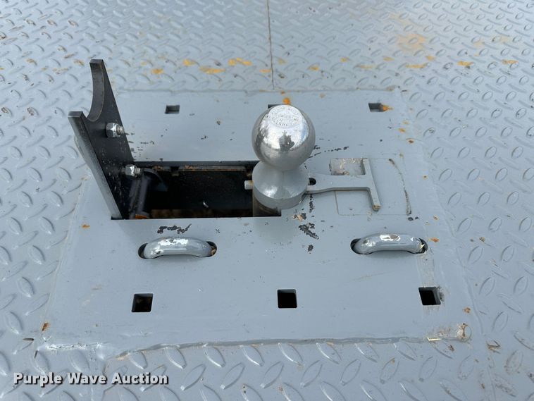 image for item OA9618 2013 International 4300 semi truck