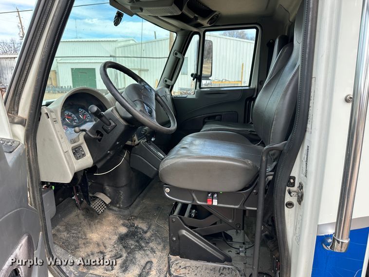 image for item OA9618 2013 International 4300 semi truck