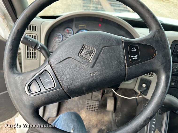 image for item OA9618 2013 International 4300 semi truck