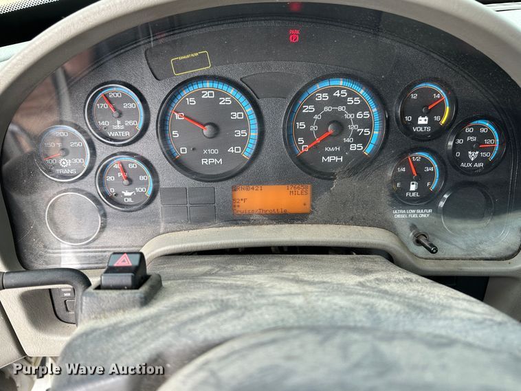 image for item OA9618 2013 International 4300 semi truck