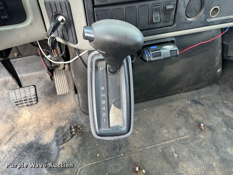 image for item OA9618 2013 International 4300 semi truck