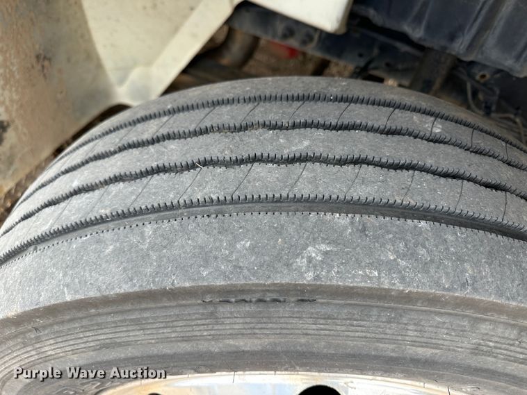 image for item OA9618 2013 International 4300 semi truck