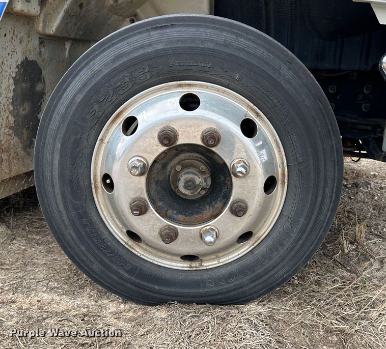 image for item OA9618 2013 International 4300 semi truck