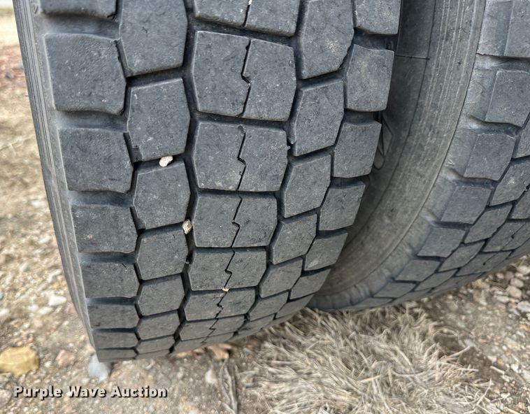 image for item OA9618 2013 International 4300 semi truck