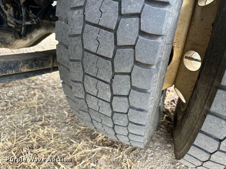 image for item OA9618 2013 International 4300 semi truck