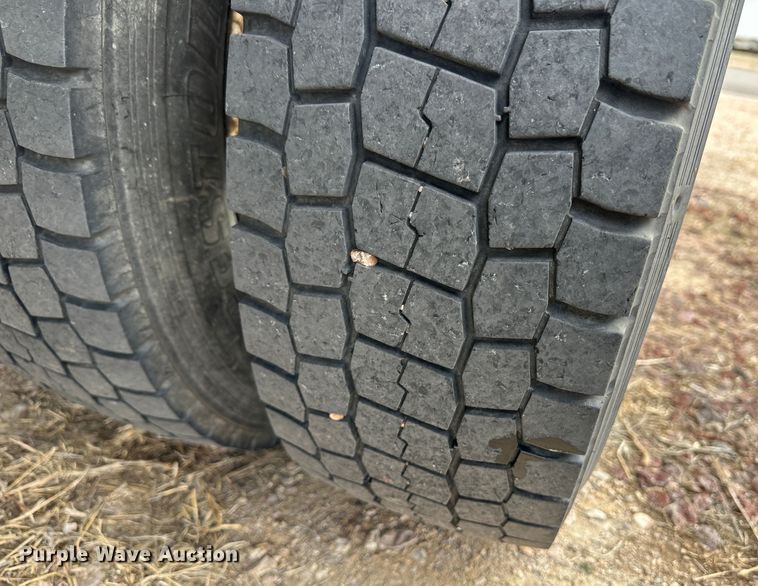 image for item OA9618 2013 International 4300 semi truck