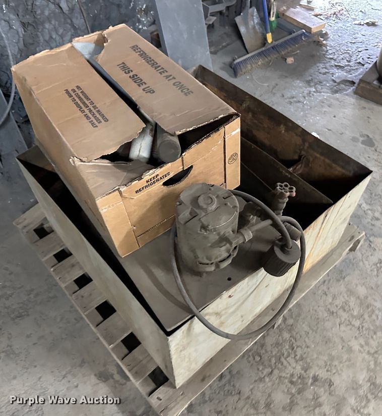 image for item OA9620 1974 Gallmeyer & Livingston 570 surface grinder