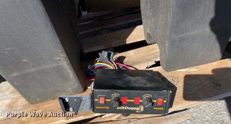 image for item OG9796 SaltDogg SHPE2000 spreader 