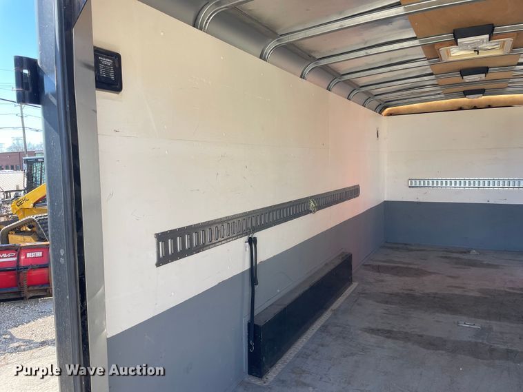 image for item OG9799 1999 Wells Cargo enclosed cargo trailer