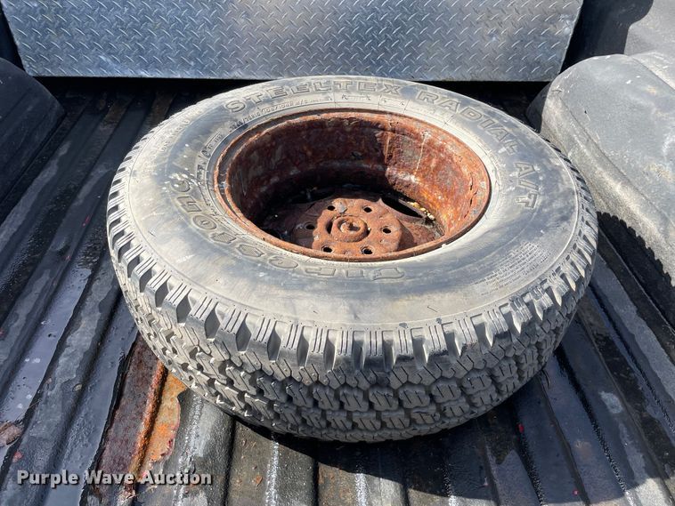 image for item OG9810 2002 Chevrolet Silverado 1500 pickup truck