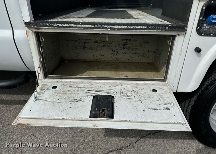 image for item OJ9581 2015 Ford F550 Super Duty SuperCab utility / service truck