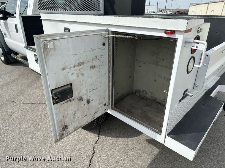 image for item OJ9581 2015 Ford F550 Super Duty SuperCab utility / service truck
