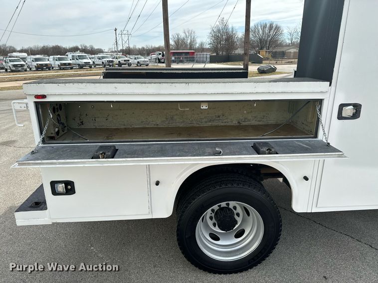 image for item OJ9581 2015 Ford F550 Super Duty SuperCab utility / service truck