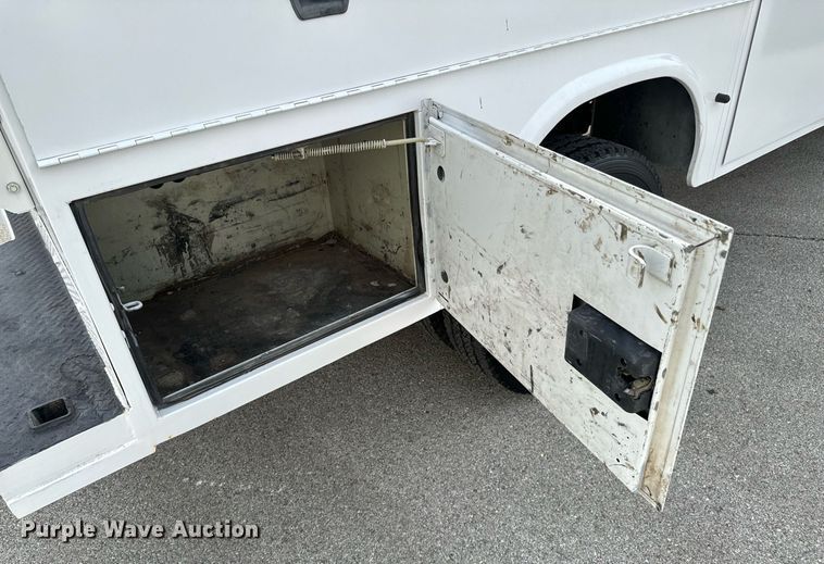 image for item OJ9581 2015 Ford F550 Super Duty SuperCab utility / service truck