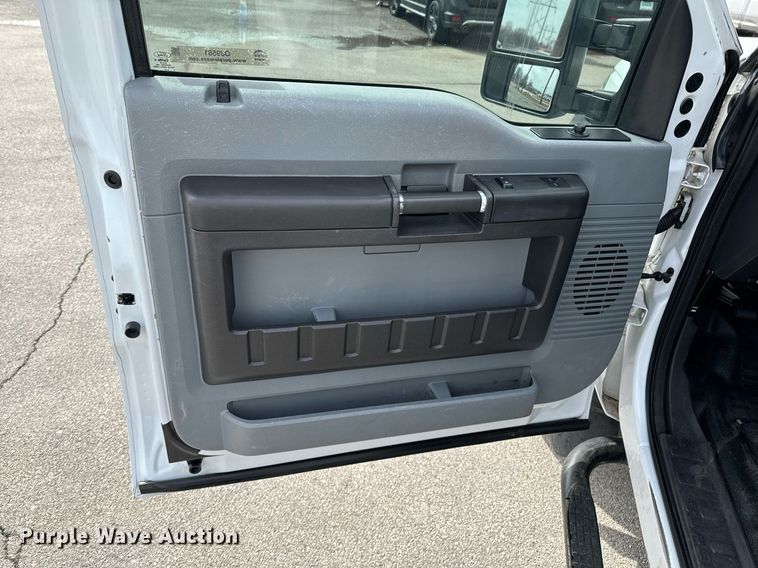 image for item OJ9581 2015 Ford F550 Super Duty SuperCab utility / service truck