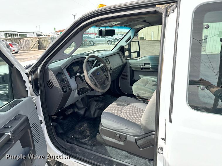 image for item OJ9581 2015 Ford F550 Super Duty SuperCab utility / service truck