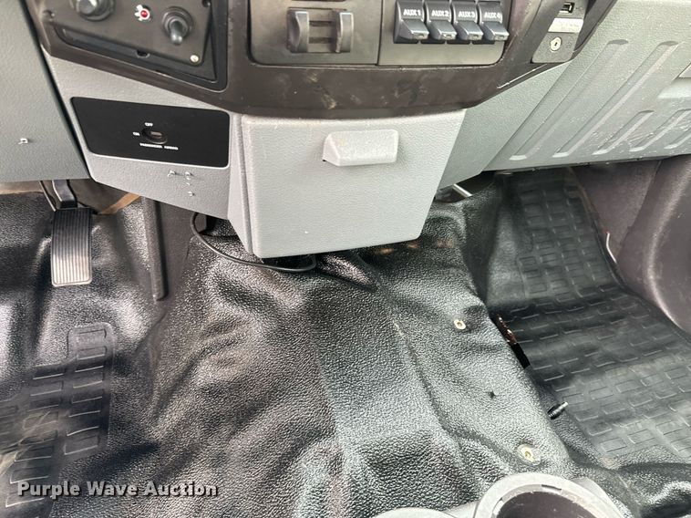 image for item OJ9581 2015 Ford F550 Super Duty SuperCab utility / service truck