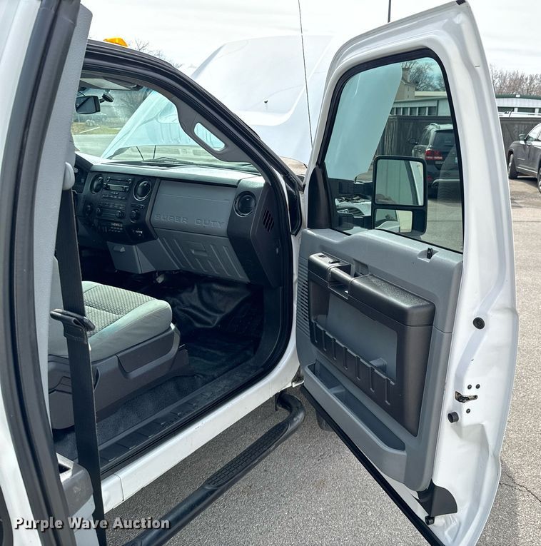 image for item OJ9581 2015 Ford F550 Super Duty SuperCab utility / service truck