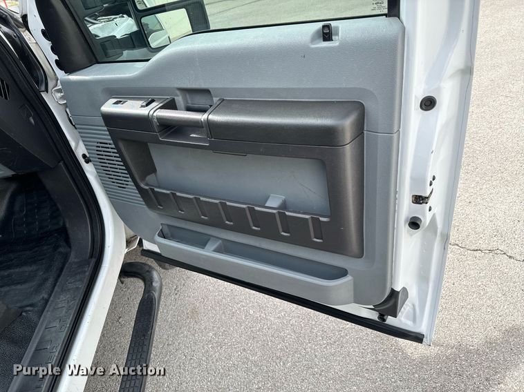 image for item OJ9581 2015 Ford F550 Super Duty SuperCab utility / service truck