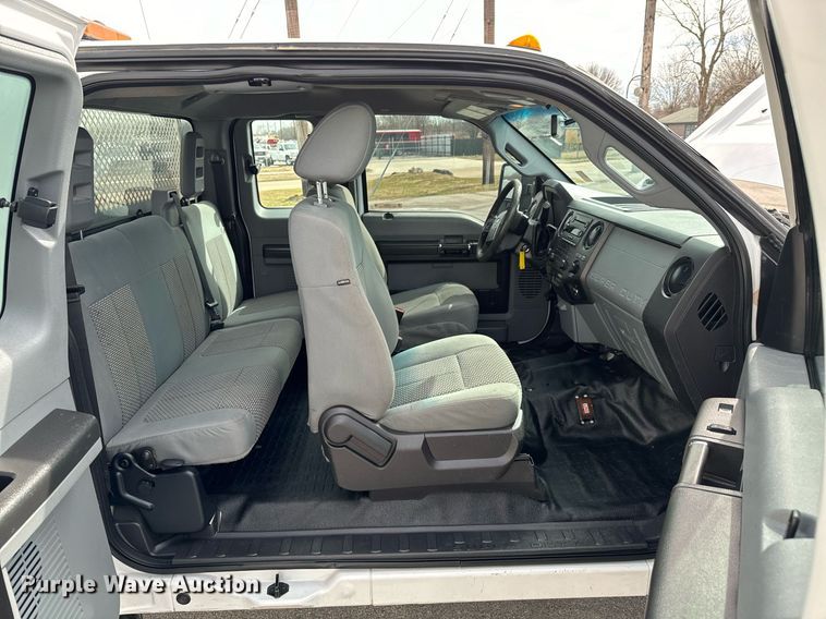 image for item OJ9581 2015 Ford F550 Super Duty SuperCab utility / service truck