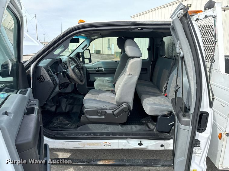 image for item OJ9581 2015 Ford F550 Super Duty SuperCab utility / service truck