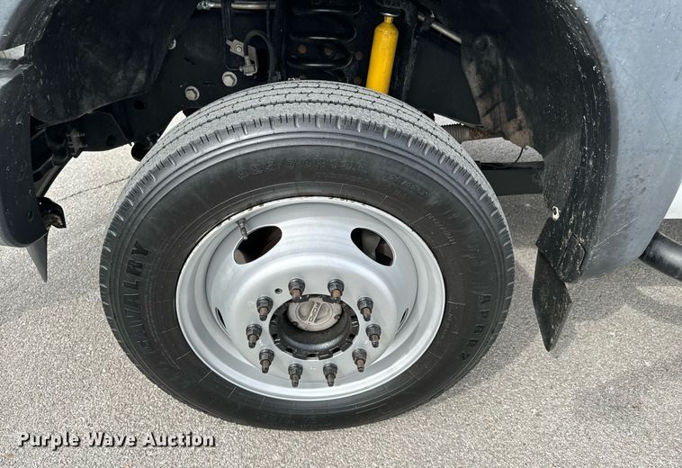 image for item OJ9581 2015 Ford F550 Super Duty SuperCab utility / service truck