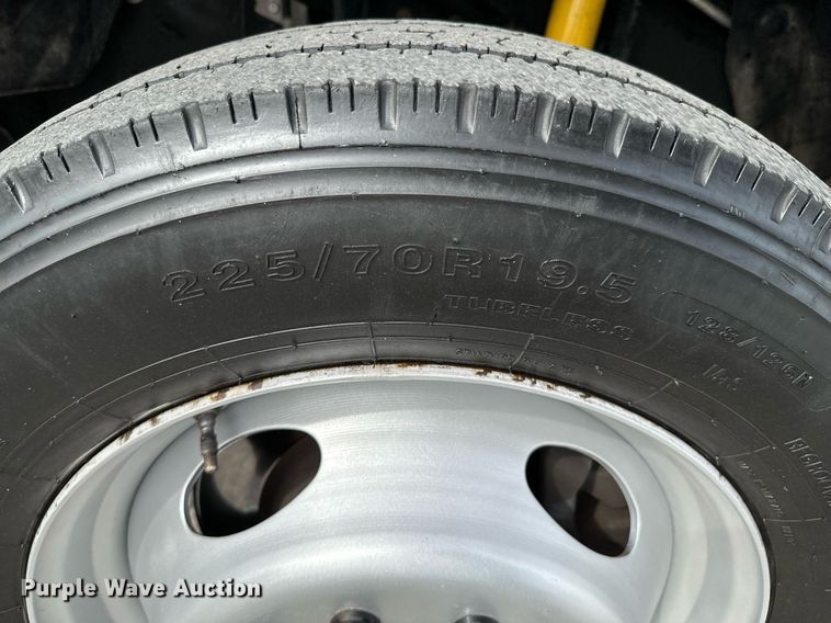 image for item OJ9581 2015 Ford F550 Super Duty SuperCab utility / service truck