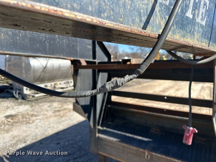 image for item OM9828 2005 Elite equipment trailer