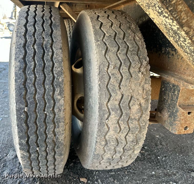 image for item OM9828 2005 Elite equipment trailer