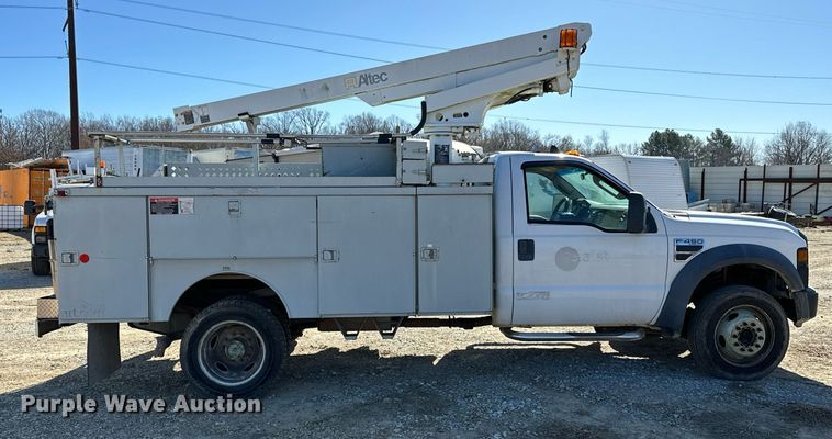 image for item OM9873 2008 Ford  F450 Super Duty XL bucket truck