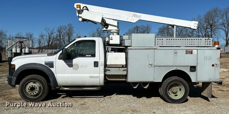image for item OM9873 2008 Ford  F450 Super Duty XL bucket truck