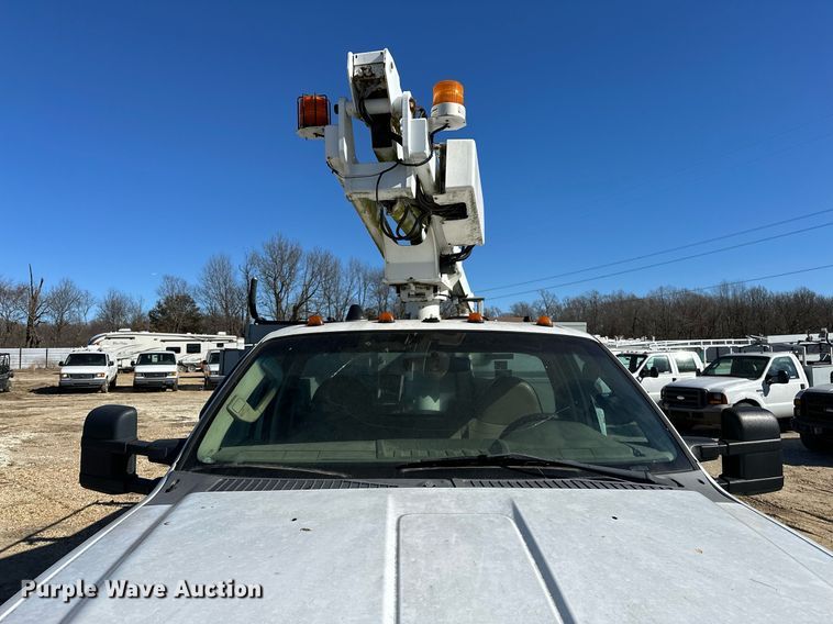 image for item OM9873 2008 Ford  F450 Super Duty XL bucket truck