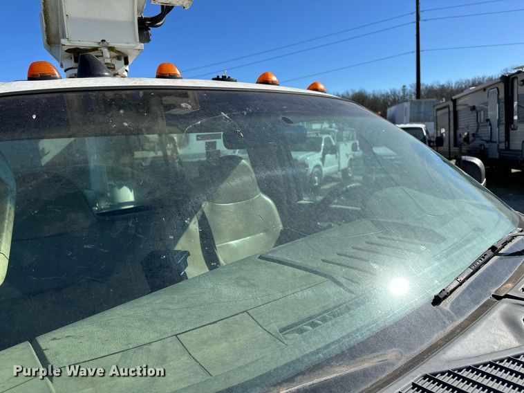image for item OM9873 2008 Ford  F450 Super Duty XL bucket truck