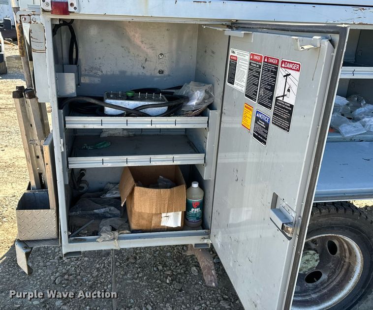 image for item OM9873 2008 Ford  F450 Super Duty XL bucket truck