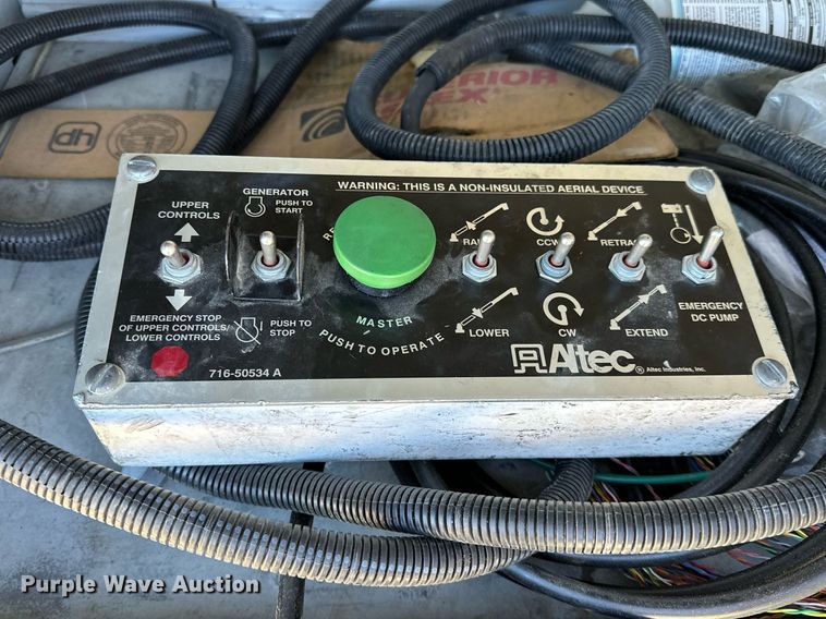 image for item OM9873 2008 Ford  F450 Super Duty XL bucket truck