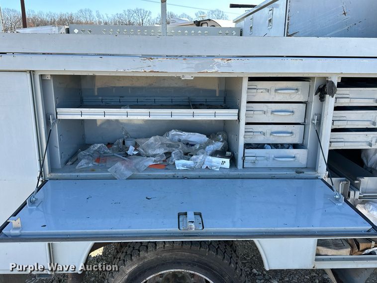 image for item OM9873 2008 Ford  F450 Super Duty XL bucket truck