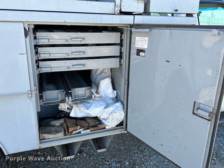 image for item OM9873 2008 Ford  F450 Super Duty XL bucket truck