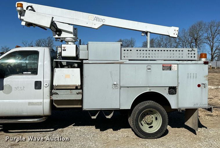image for item OM9873 2008 Ford  F450 Super Duty XL bucket truck