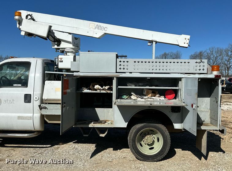 image for item OM9873 2008 Ford  F450 Super Duty XL bucket truck