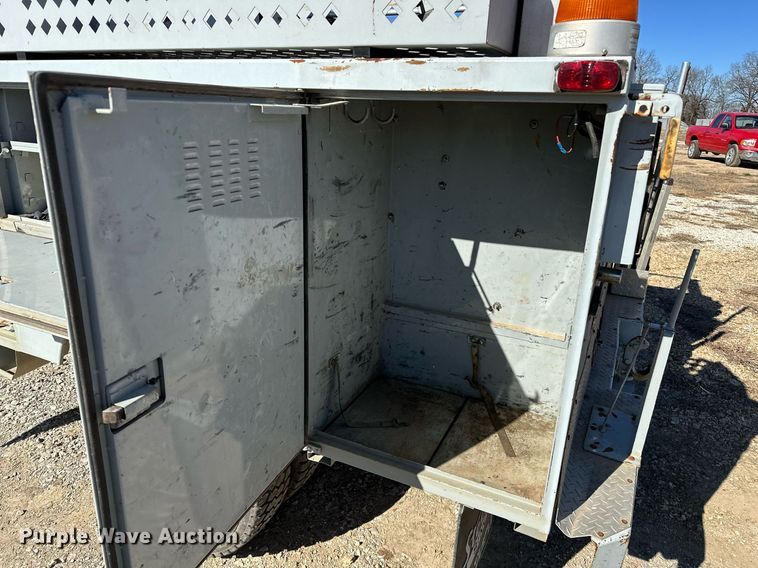 image for item OM9873 2008 Ford  F450 Super Duty XL bucket truck