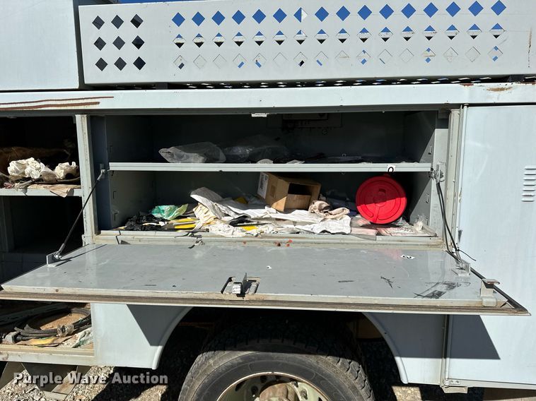 image for item OM9873 2008 Ford  F450 Super Duty XL bucket truck