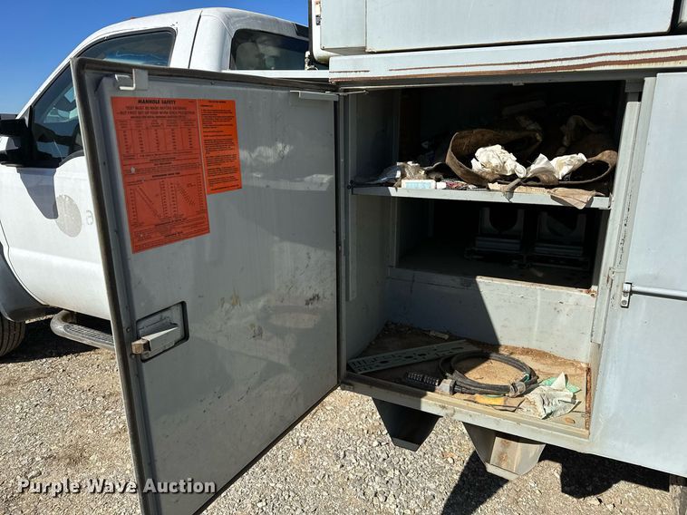 image for item OM9873 2008 Ford  F450 Super Duty XL bucket truck