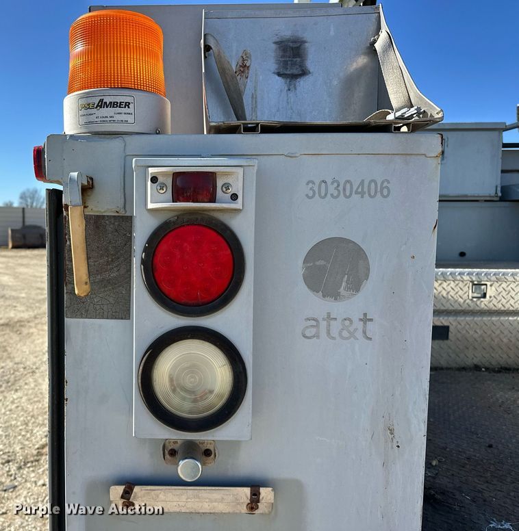 image for item OM9873 2008 Ford  F450 Super Duty XL bucket truck