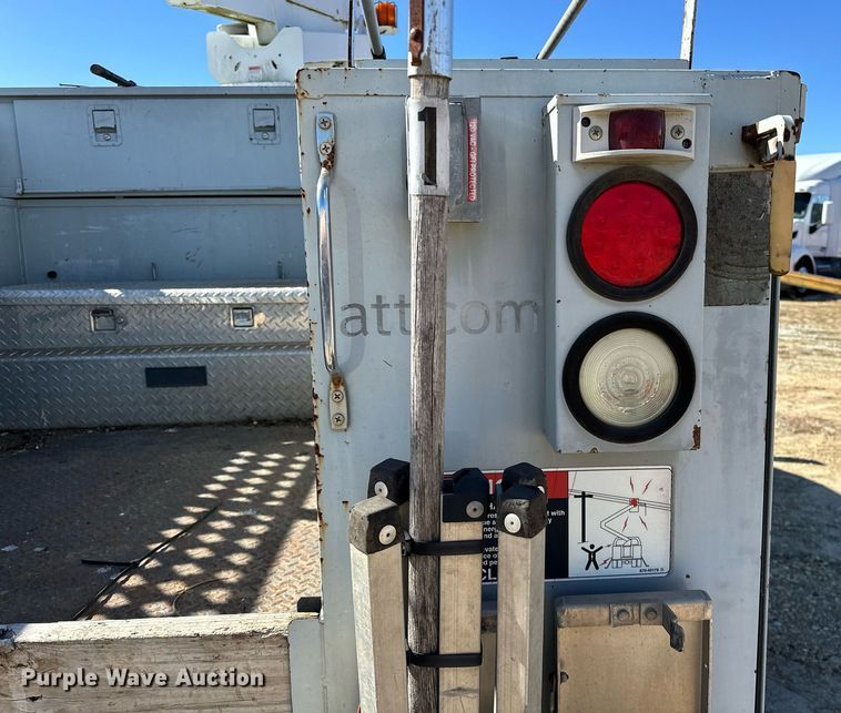 image for item OM9873 2008 Ford  F450 Super Duty XL bucket truck