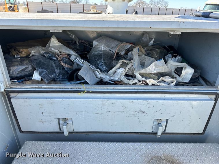 image for item OM9873 2008 Ford  F450 Super Duty XL bucket truck