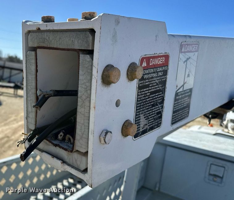 image for item OM9873 2008 Ford  F450 Super Duty XL bucket truck