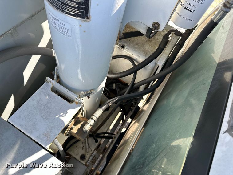 image for item OM9873 2008 Ford  F450 Super Duty XL bucket truck