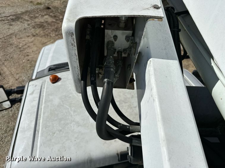 image for item OM9873 2008 Ford  F450 Super Duty XL bucket truck