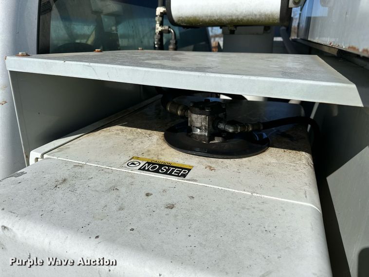 image for item OM9873 2008 Ford  F450 Super Duty XL bucket truck